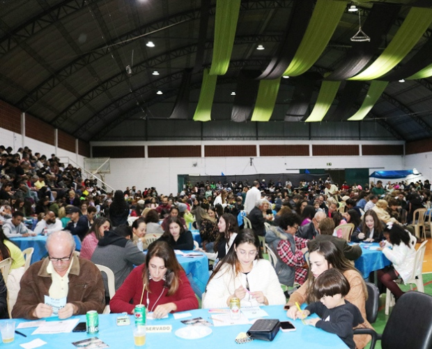 Colgio Anglo Pouso Alegre realiza VIII Edio do Bingo Beneficente em prol do HCSL